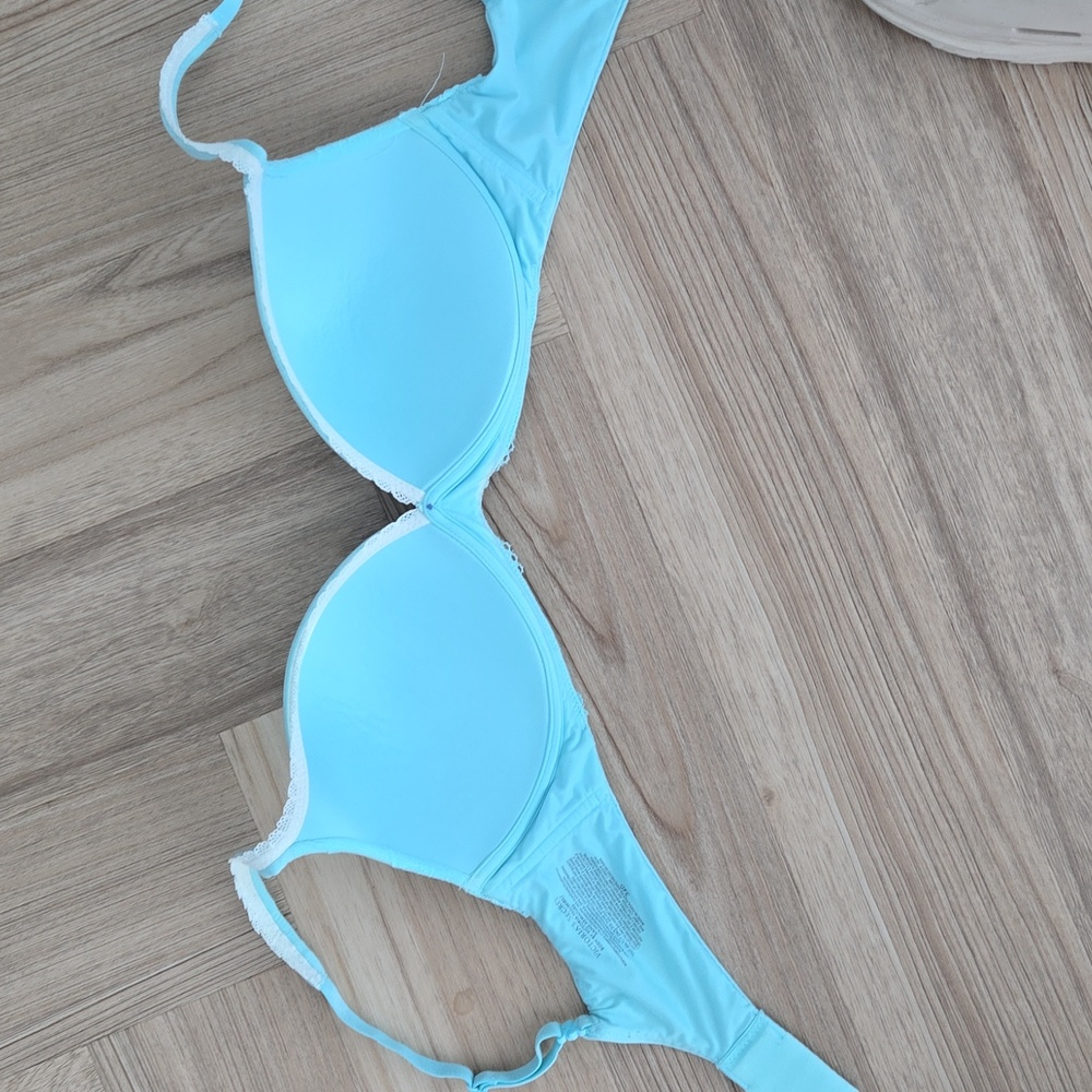 Victoria's Secret Aqua Blue Sky Blue Lace Bra 34D BODY BY VICTORIA NO WIRE - Picture 4 of 6